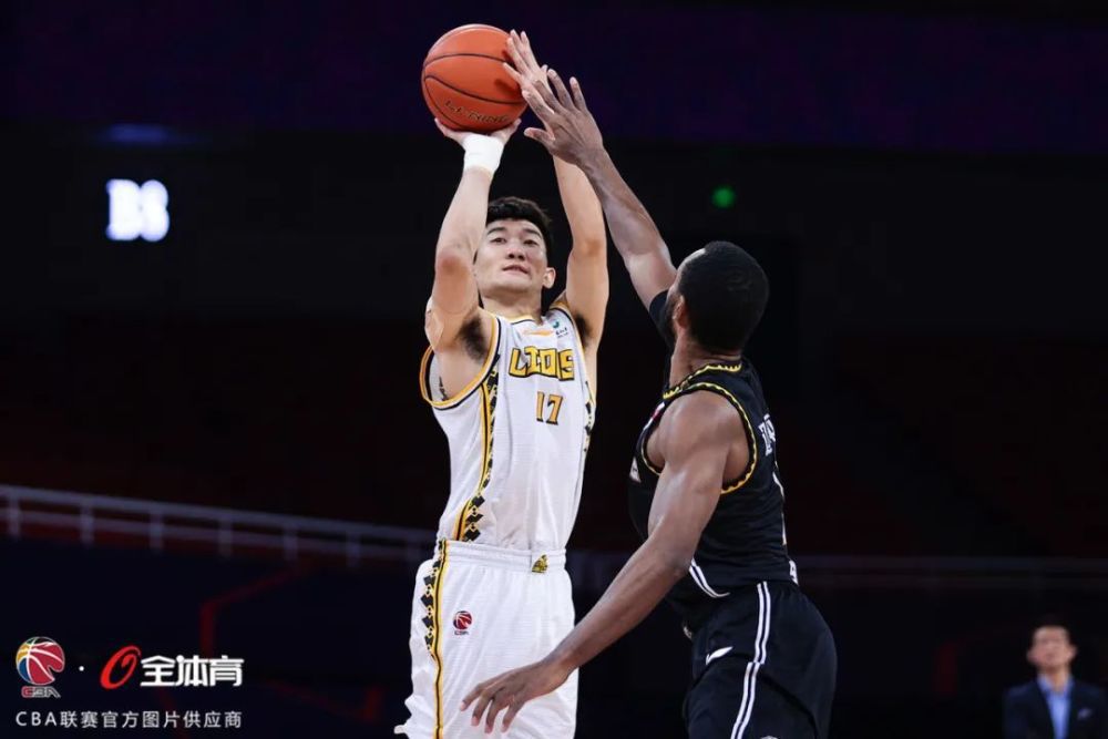 勒沃库森队内多名球员发挥出色，表现亮眼↓22岁博尼法斯：身价4000万欧，各项赛事23场16球8助，德甲10球7助20岁维尔茨：身价1亿欧，各项赛事23场8球12助，德甲5球7助23岁弗林蓬：身价5000万欧，各项赛事22场7球10助，德甲5球7助28岁格里马尔多：身价3500万欧，各项赛事24场9球7助，德甲7球6助